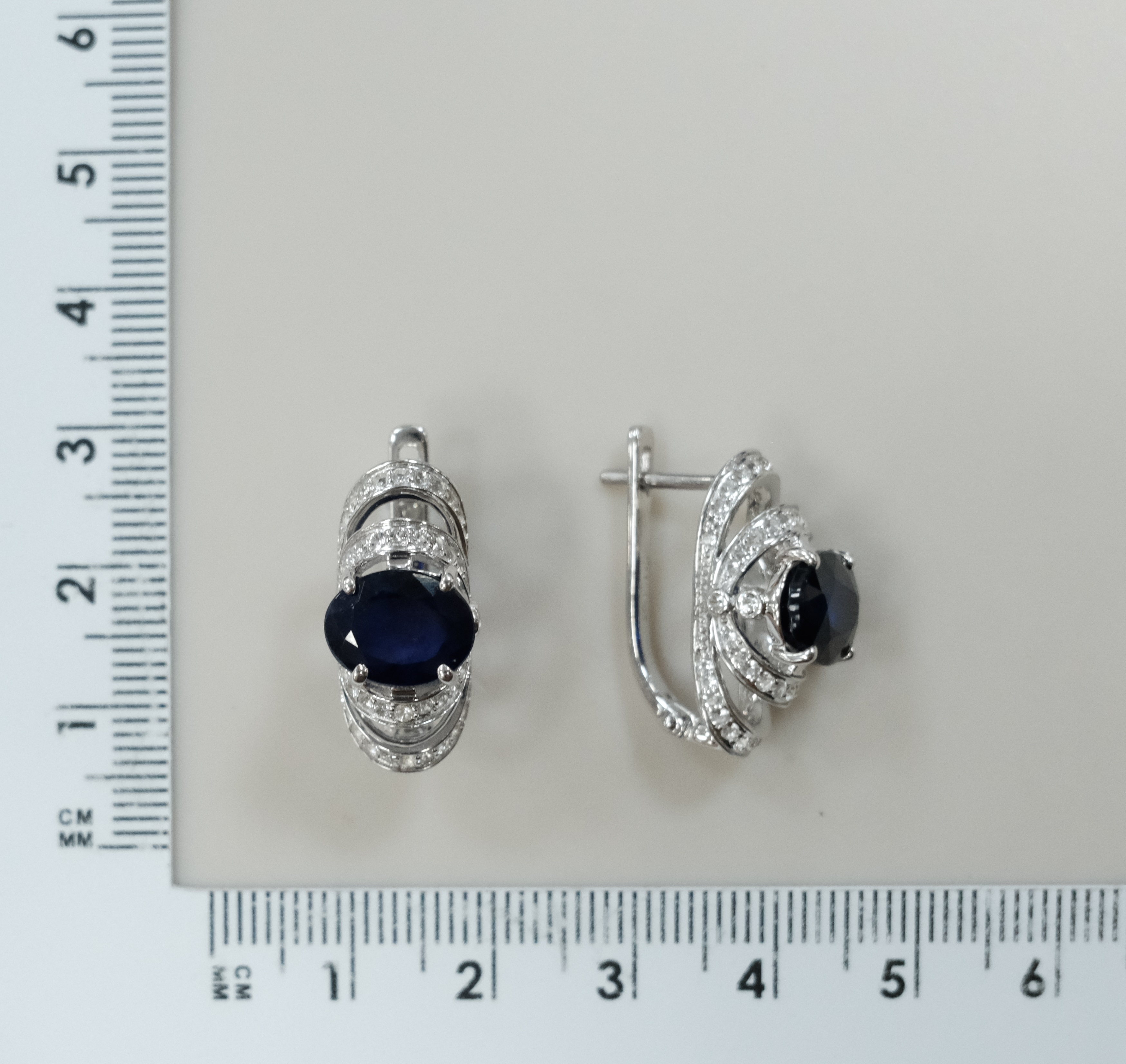 Серебряные серьги с сапфирами